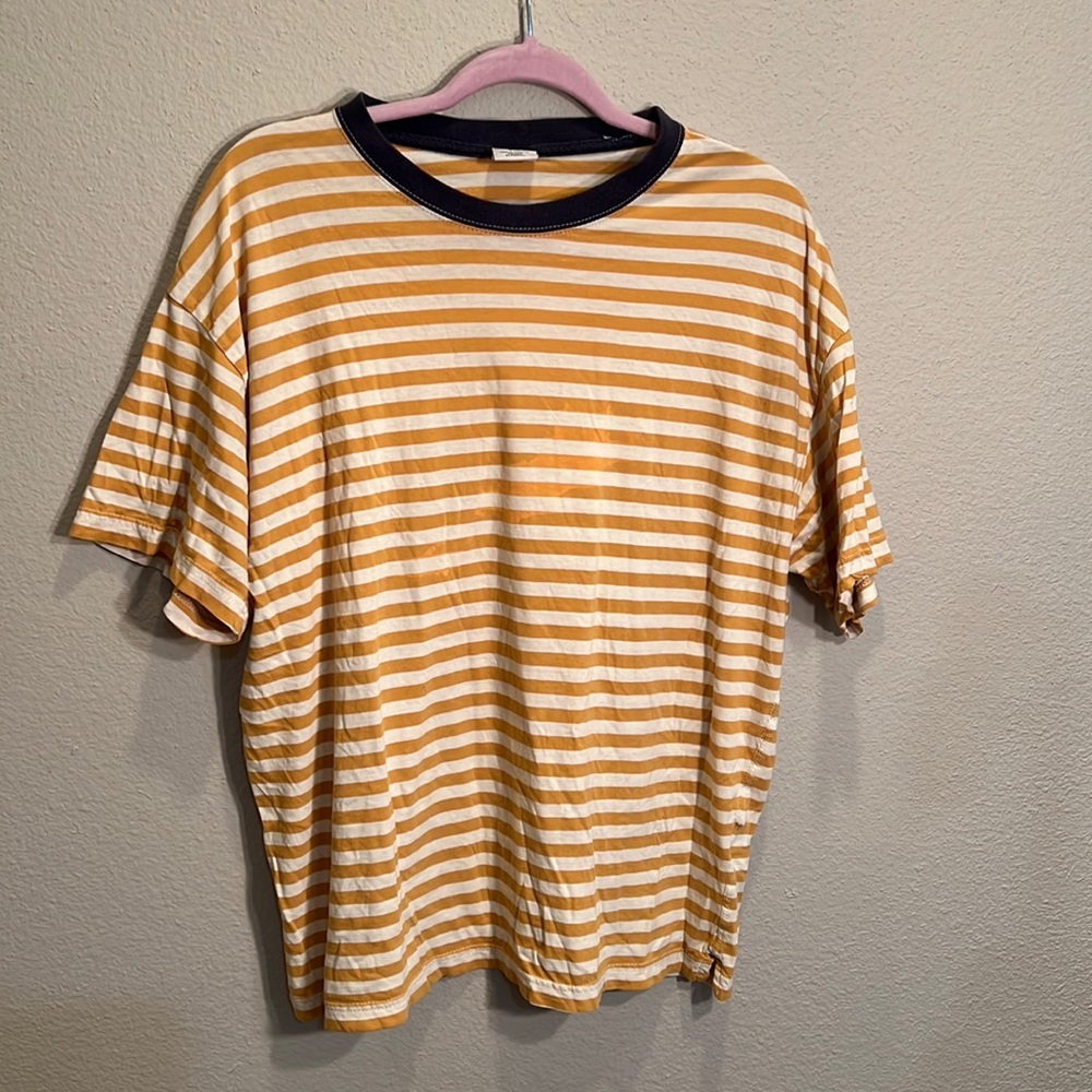 ✨Yellow/White striped relax Tee - Medium 🤍